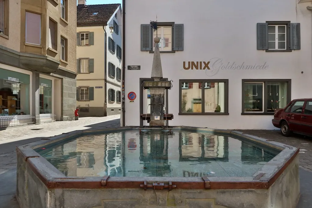 La fontaine H. R. Giger de la Gigerplatz de Coire la fontaine h r giger de la gigerplatz de coire 2 la-fontaine-h-r-giger-de-la-gigerplatz-de-coire-2