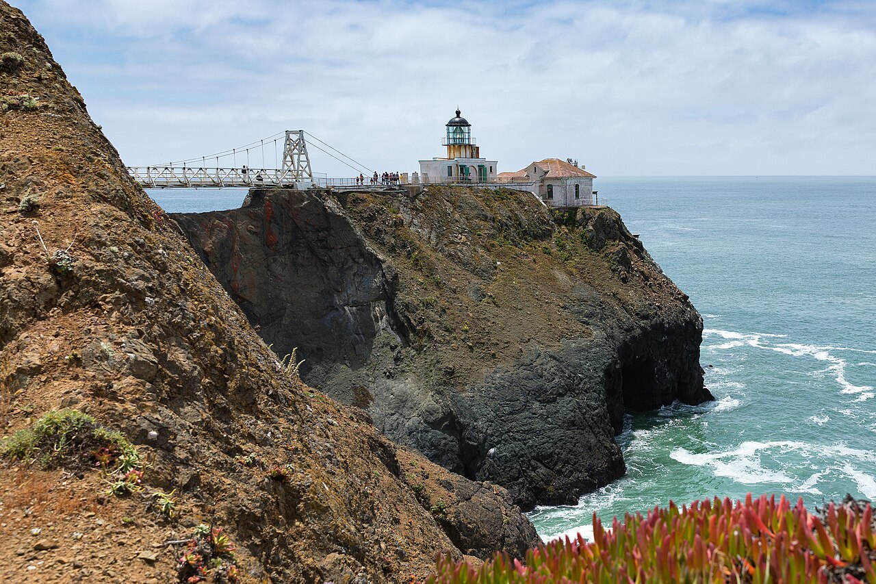 Phare de Point Bonita en Californie au bout de son promontoire rocheux Phare de Point Bonita en Californie au bout de son promontoire rocheux