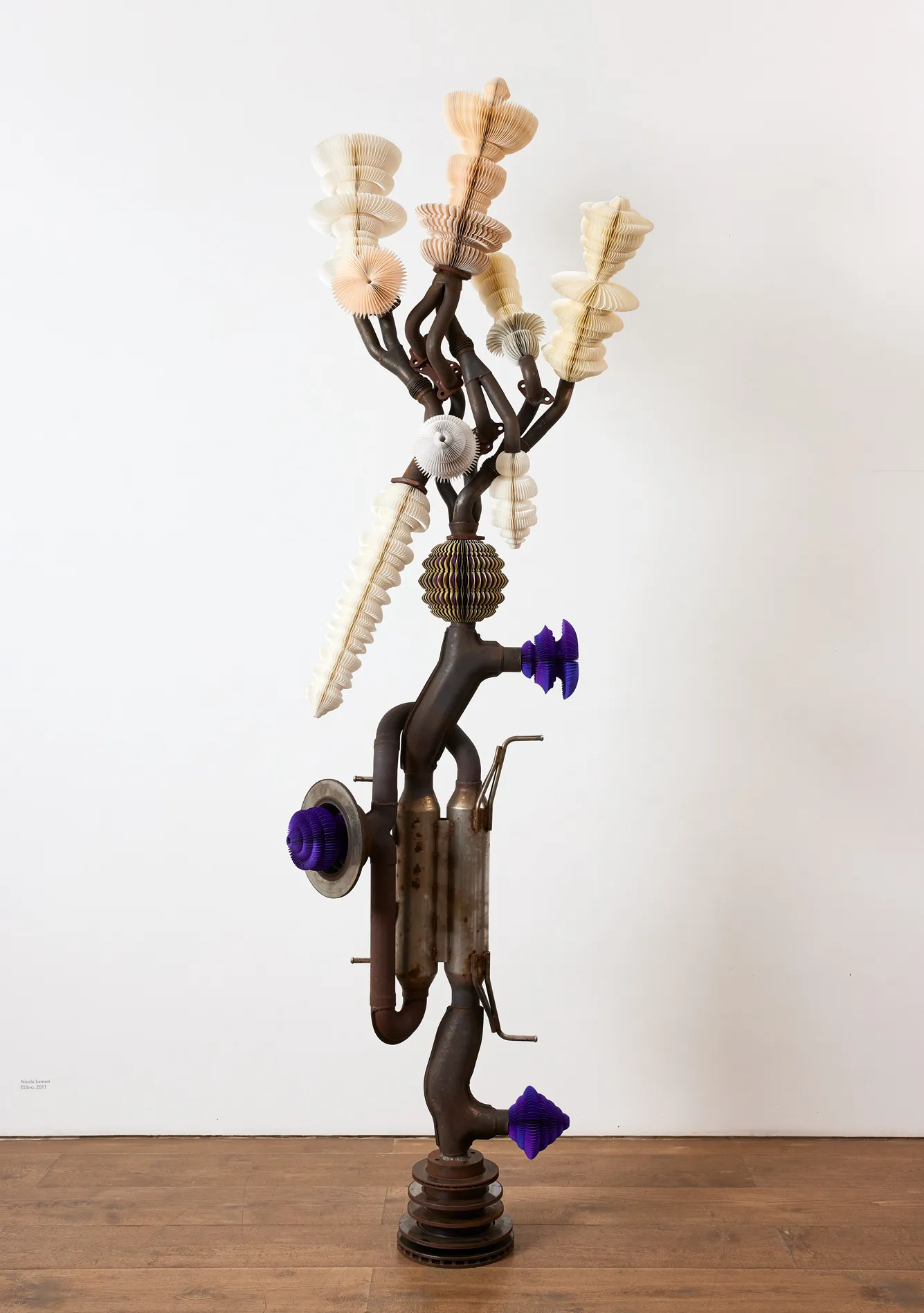 Des sculptures en pièces de voiture et papier par Keita Miyazaki des sculptures en pieces de voiture et papier par keita miyazaki 4 des-sculptures-en-pieces-de-voiture-et-papier-par-keita-miyazaki-4