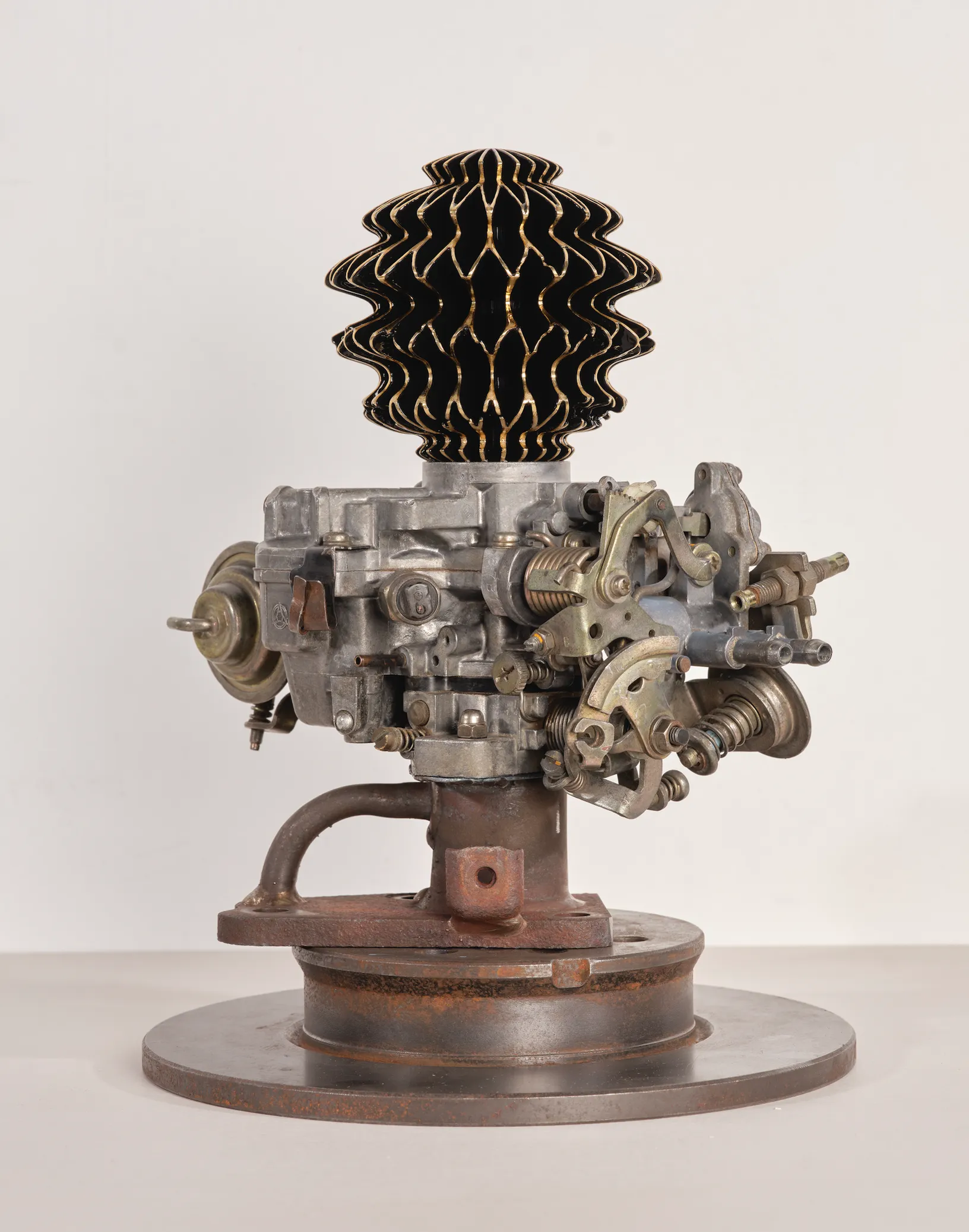 Des sculptures en pièces de voiture et papier par Keita Miyazaki des sculptures en pieces de voiture et papier par keita miyazaki 5 des-sculptures-en-pieces-de-voiture-et-papier-par-keita-miyazaki-5