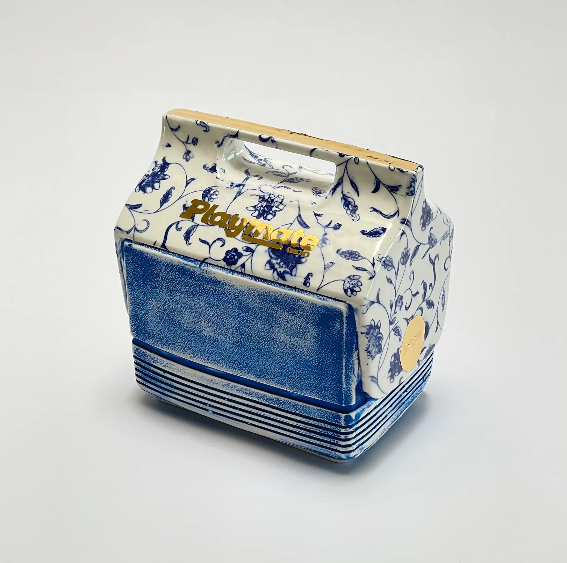 Les objets du quotidien de porcelaine de Brock DeBoer les objets du quotidien de porcelaine de brock deboer 6 glaciere les-objets-du-quotidien-de-porcelaine-de-brock-deboer-6-glaciere