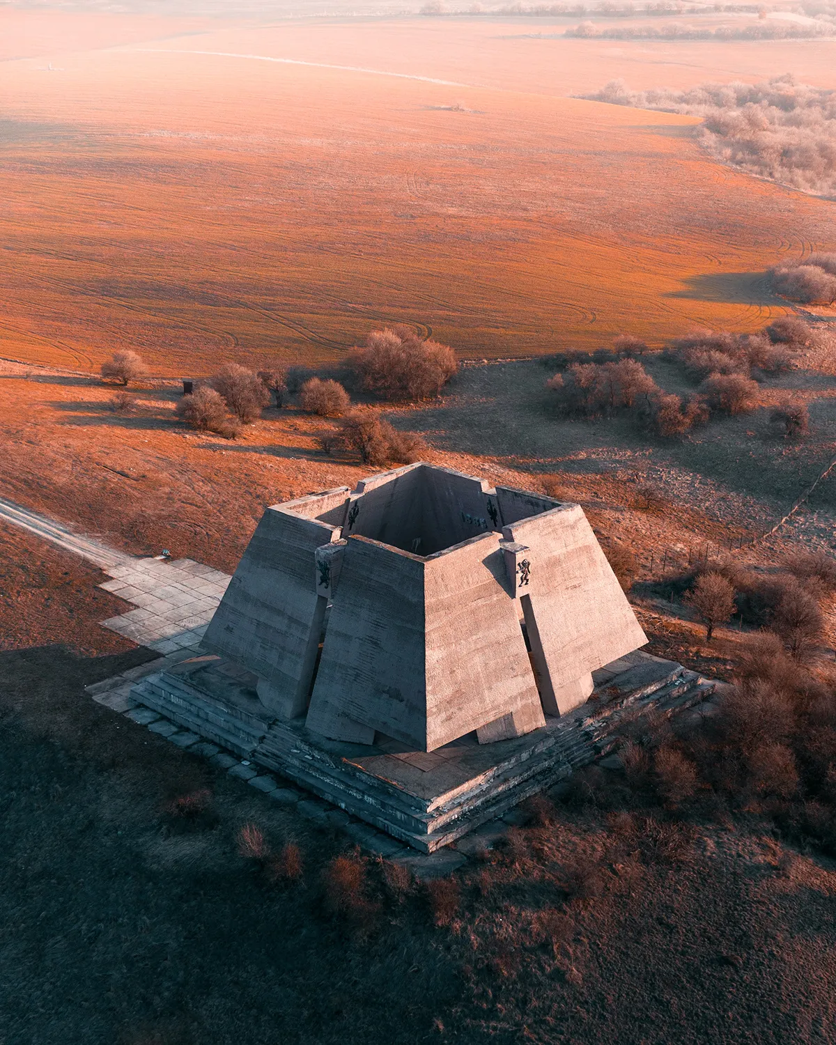 Urbex: quelques bâtiments et monuments soviétiques abandonnés urbex quelques batiments et monuments sovietiques abandonnes 3 pantheon mere bulgarie gurgulyat urbex-quelques-batiments-et-monuments-sovietiques-abandonnes-3-pantheon-mere-bulgarie-gurgulyat