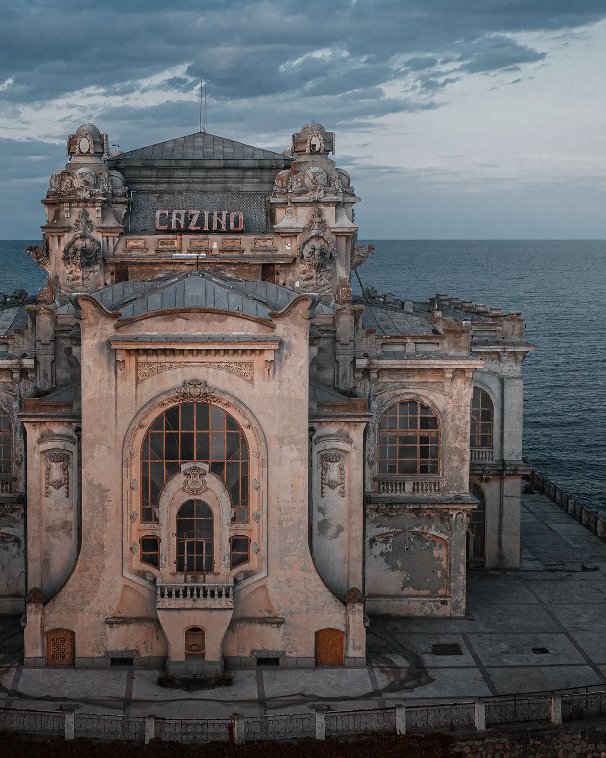Urbex: quelques bâtiments et monuments soviétiques abandonnés urbex quelques batiments et monuments sovietiques abandonnes 4 casino constanta roumanie urbex-quelques-batiments-et-monuments-sovietiques-abandonnes-4-casino-constanta-roumanie