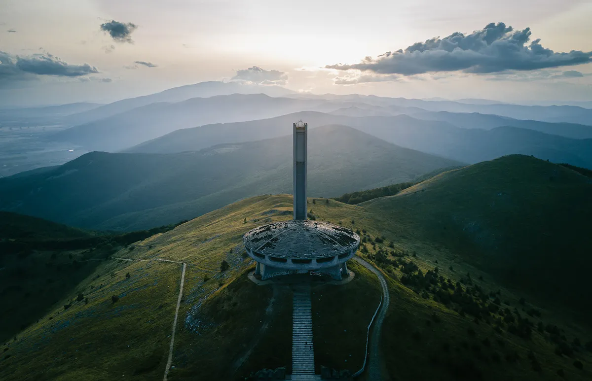 Urbex: quelques bâtiments et monuments soviétiques abandonnés urbex quelques batiments et monuments sovietiques abandonnes 6 Bouzloudja bulgarie urbex-quelques-batiments-et-monuments-sovietiques-abandonnes-6-Bouzloudja-bulgarie