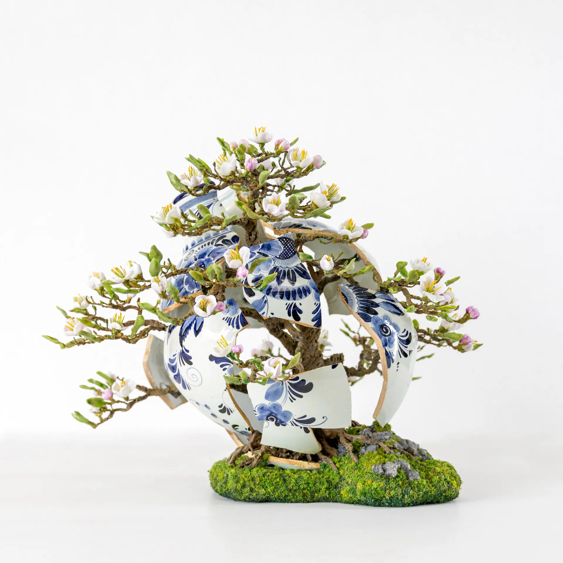 Des sculptures mélangeant bonsaï et porcelaine des sculptures melangeant bonsai et porcelaine patrick bergma 5 des-sculptures-melangeant-bonsai-et-porcelaine-patrick-bergma-5