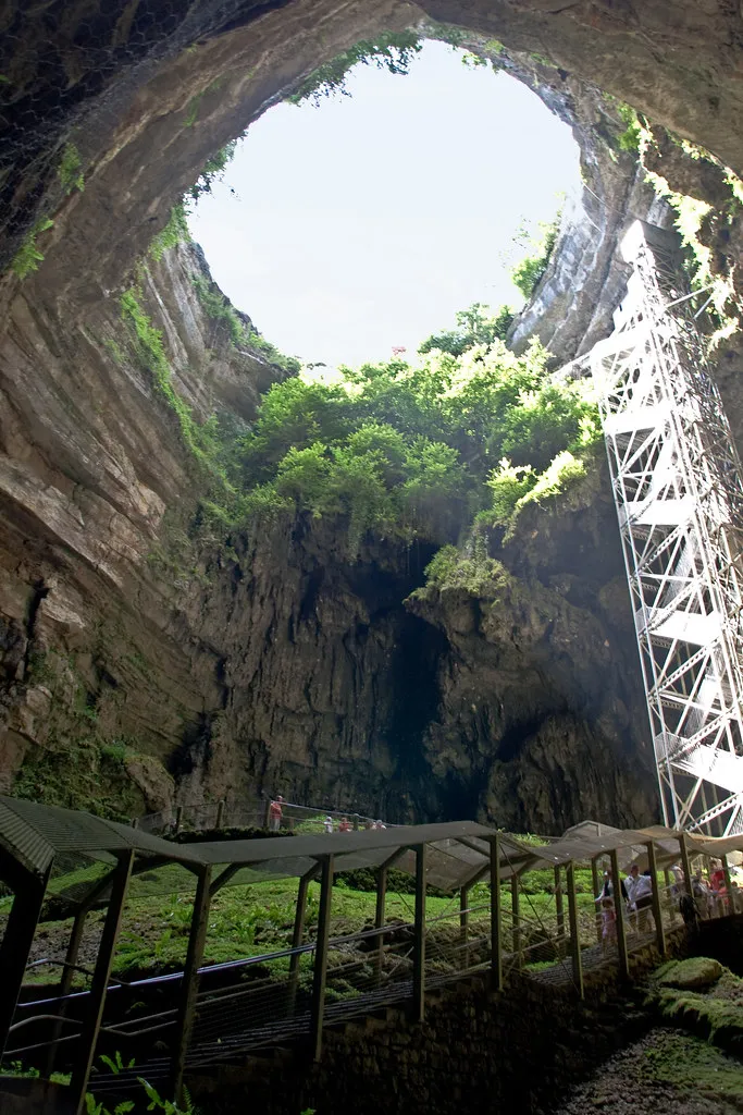L'impressionnant gouffre de Padirac grotte Gouffre de Padirac lot france 3 grotte_Gouffre_de_Padirac-lot-france-3