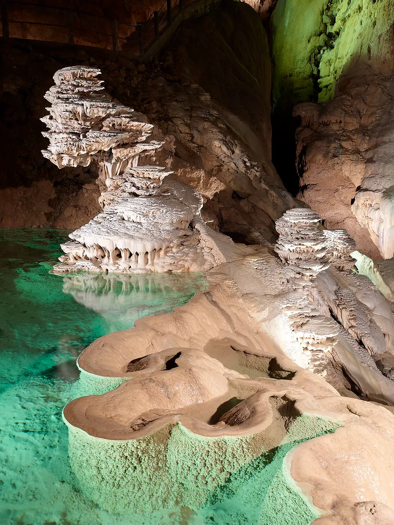 L'impressionnant gouffre de Padirac grotte Gouffre de Padirac lot france 4 grotte_Gouffre_de_Padirac-lot-france-4