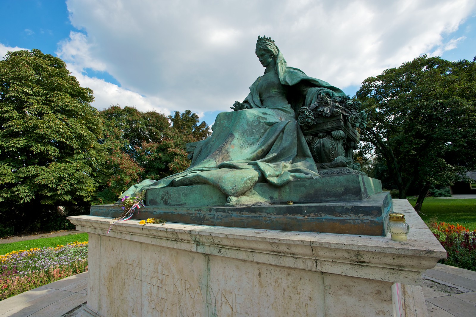 Statue de l’impératrice Sissi à Budapest à Döbrentei tér près du pont Élisabeth