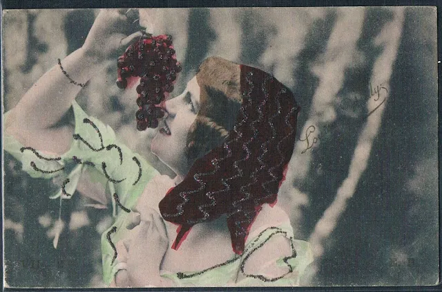 Le Coucher de la Mariée, un vieux film érotique français de 1896 le coucher de la mariee le plus vieux film erotique francais video louise willy 3 Louise Willy avec une grappe de raisin 2