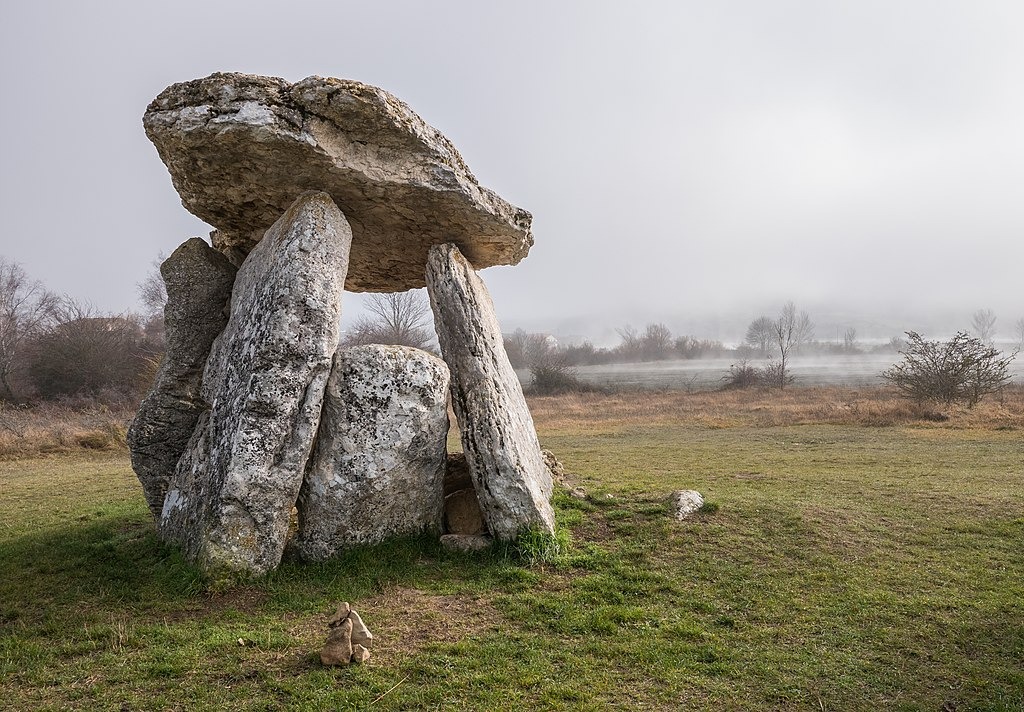 Le dolmen de Sorginetxe, la maison de sorcière le dolmen de sorginetxe la maison de sorciere basque espagne 1 le-dolmen-de-sorginetxe-la-maison-de-sorciere-basque-espagne-1.