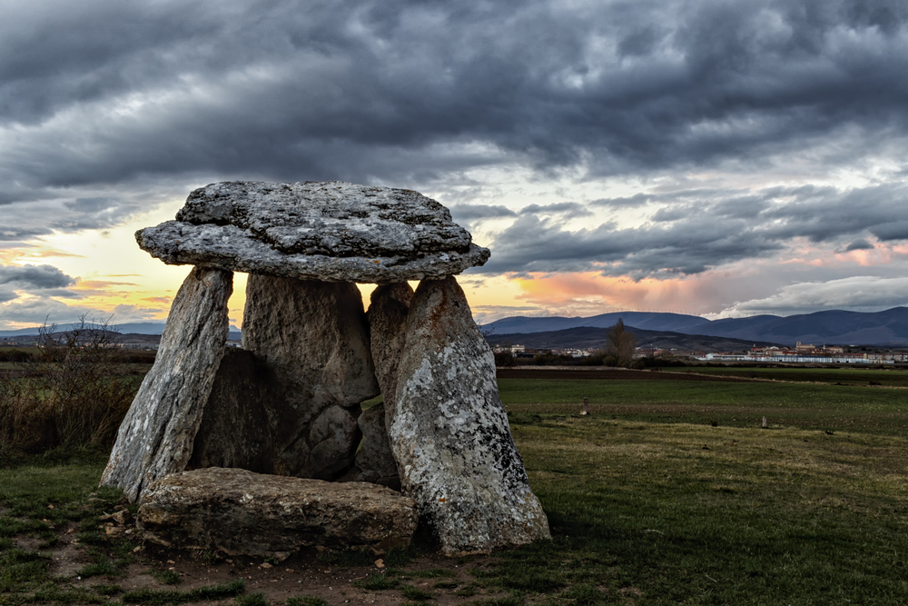 Le dolmen de Sorginetxe, la maison de sorcière le dolmen de sorginetxe la maison de sorciere basque espagne 4 le-dolmen-de-sorginetxe-la-maison-de-sorciere-basque-espagne-4.