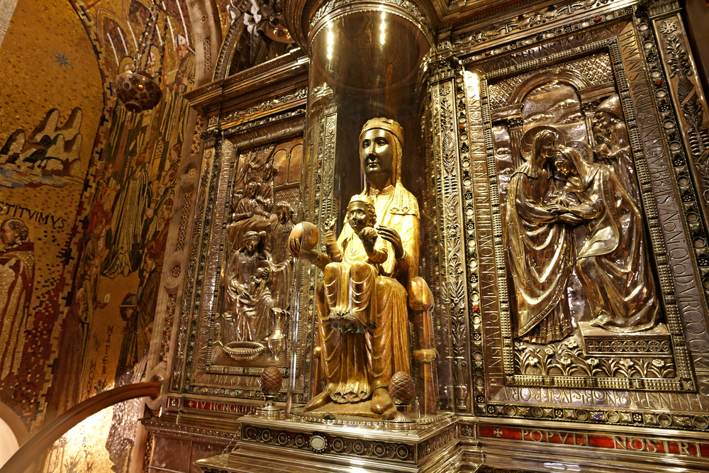 Montserrat, montagnes sacrées de Catalogne montserrat montagnes sacrees de catalogne vierge noire 2 montserrat-montagnes-sacrees-de-catalogne-vierge-noire-2