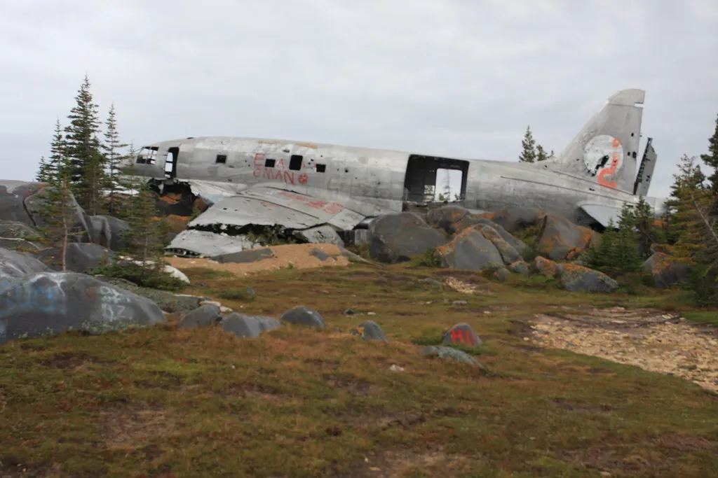 Une épave d'avion appelée Miss Piggy une epave davion appelee miss piggy churcill manitoba 3 une-epave-davion-appelee-miss-piggy-churcill-manitoba-3