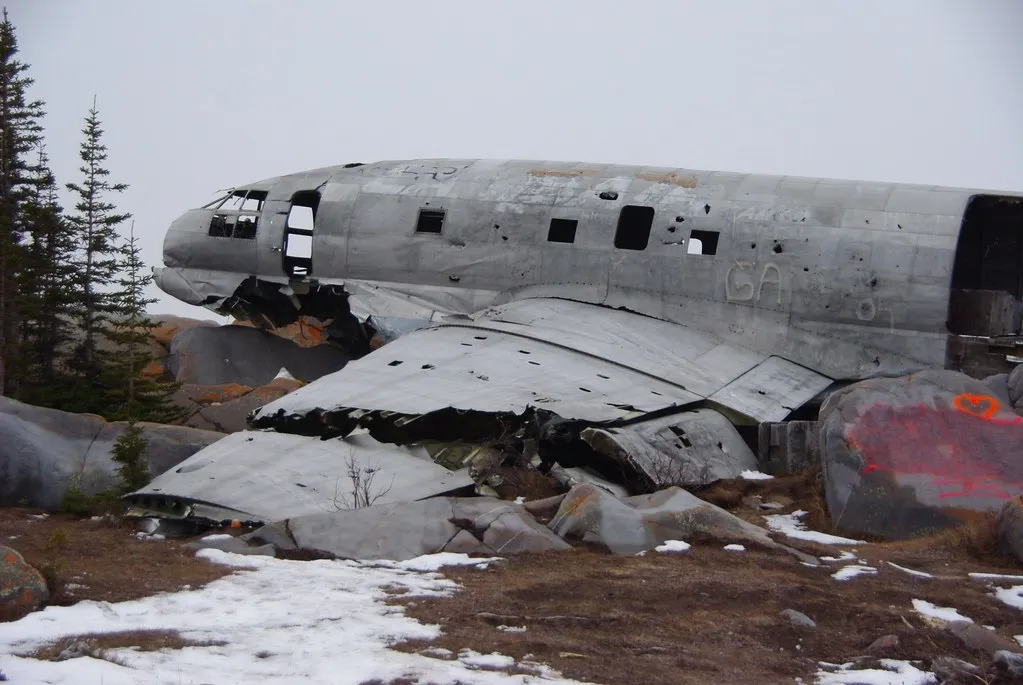 Une épave d'avion appelée Miss Piggy une epave davion appelee miss piggy churcill manitoba 4 une-epave-davion-appelee-miss-piggy-churcill-manitoba-4