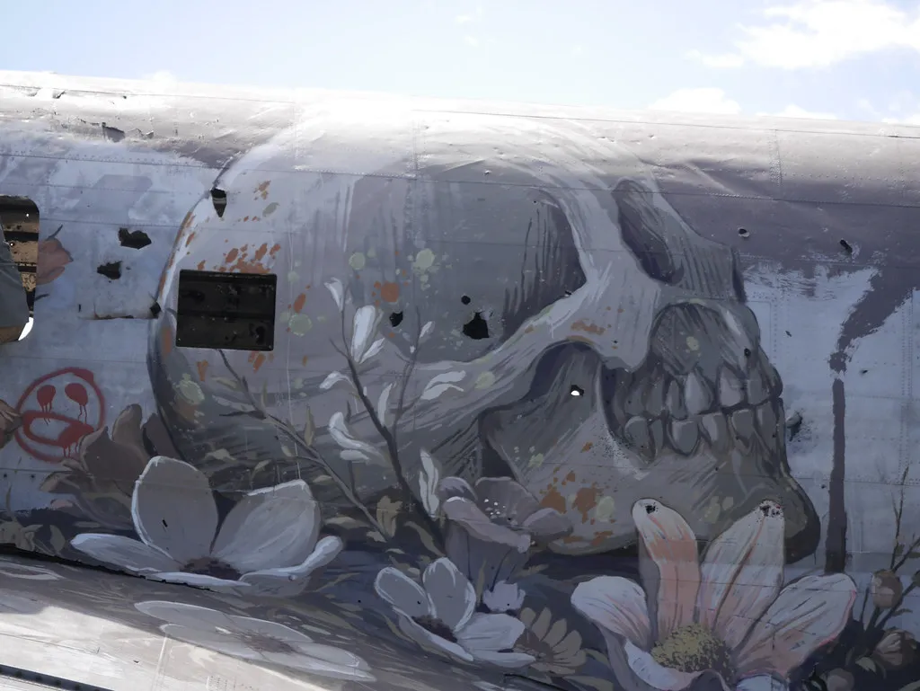 Une épave d'avion appelée Miss Piggy une epave davion appelee miss piggy churcill manitoba 7 une-epave-davion-appelee-miss-piggy-churcill-manitoba-7.