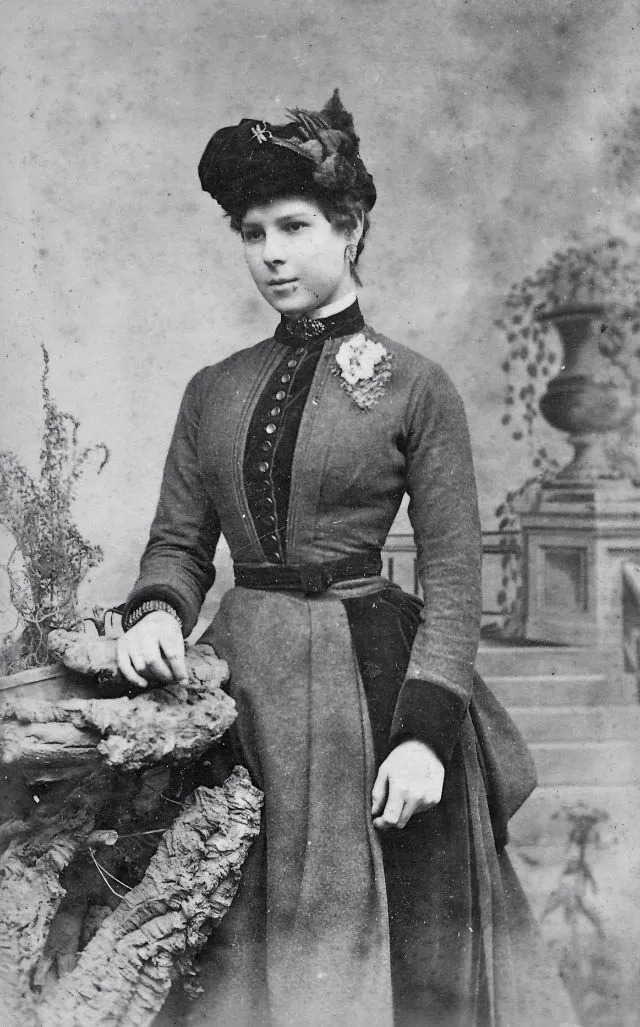 45 portraits d'élégantes femmes avec un chapeau de la fin du XIXème siècle 45 portraits delegantes femmes avec un chapeau de la fin du xixeme siecle 10 45-portraits-delegantes-femmes-avec-un-chapeau-de-la-fin-du-xixeme-siecle-10