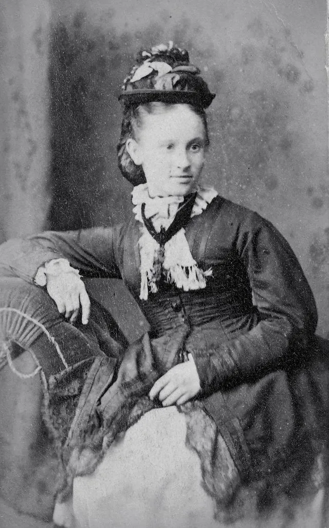 45 portraits d'élégantes femmes avec un chapeau de la fin du XIXème siècle 45 portraits delegantes femmes avec un chapeau de la fin du xixeme siecle 11 45-portraits-delegantes-femmes-avec-un-chapeau-de-la-fin-du-xixeme-siecle-11