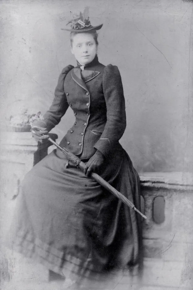 45 portraits d'élégantes femmes avec un chapeau de la fin du XIXème siècle 45 portraits delegantes femmes avec un chapeau de la fin du xixeme siecle 14 45-portraits-delegantes-femmes-avec-un-chapeau-de-la-fin-du-xixeme-siecle-14