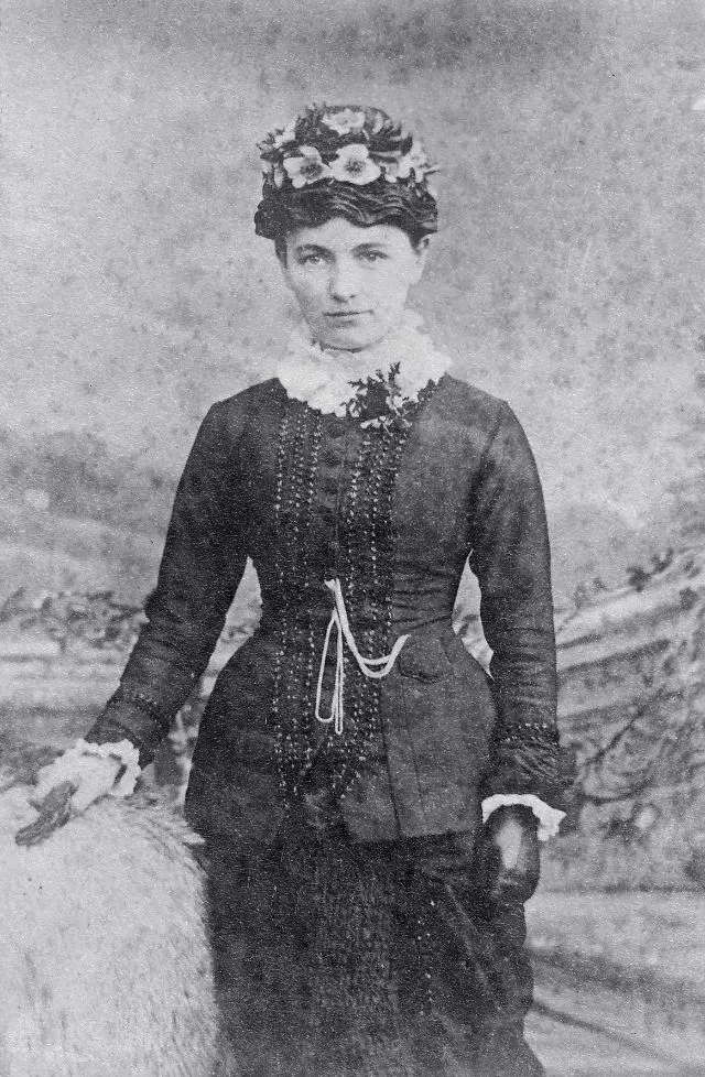 45 portraits d'élégantes femmes avec un chapeau de la fin du XIXème siècle 45 portraits delegantes femmes avec un chapeau de la fin du xixeme siecle 15 45-portraits-delegantes-femmes-avec-un-chapeau-de-la-fin-du-xixeme-siecle-15