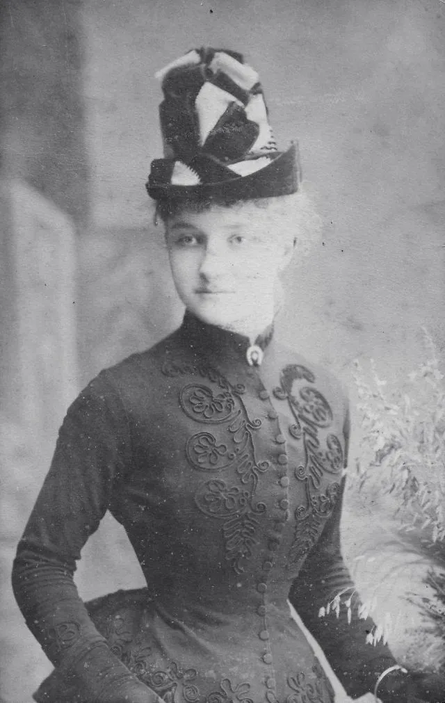 45 portraits d'élégantes femmes avec un chapeau de la fin du XIXème siècle 45 portraits delegantes femmes avec un chapeau de la fin du xixeme siecle 17 45-portraits-delegantes-femmes-avec-un-chapeau-de-la-fin-du-xixeme-siecle-17