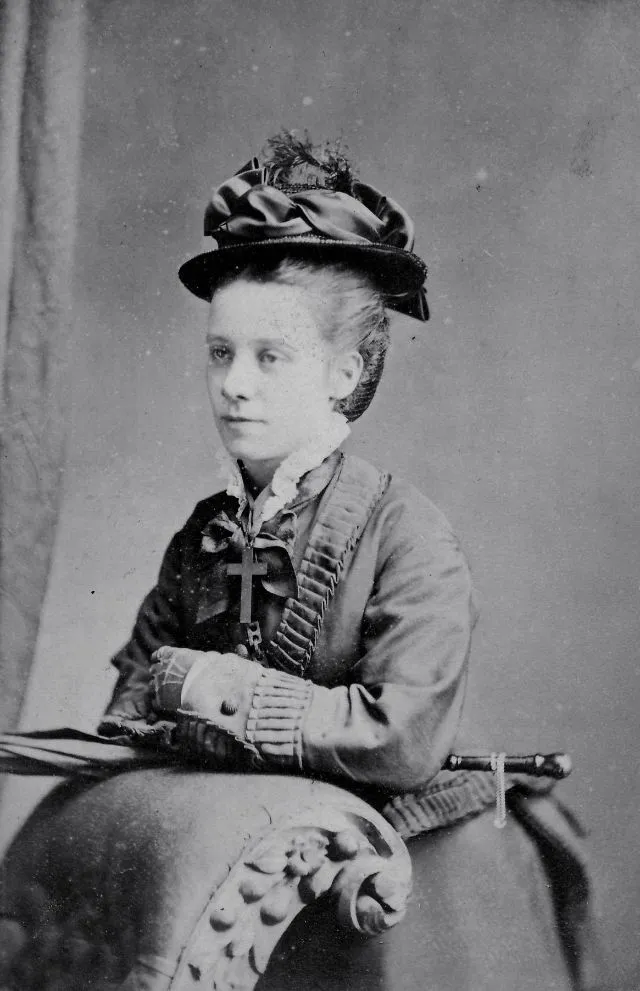 45 portraits d'élégantes femmes avec un chapeau de la fin du XIXème siècle 45 portraits delegantes femmes avec un chapeau de la fin du xixeme siecle 20 45-portraits-delegantes-femmes-avec-un-chapeau-de-la-fin-du-xixeme-siecle-20