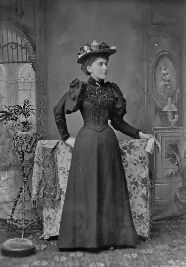 45 portraits d'élégantes femmes avec un chapeau de la fin du XIXème siècle 45 portraits delegantes femmes avec un chapeau de la fin du xixeme siecle 23 45-portraits-delegantes-femmes-avec-un-chapeau-de-la-fin-du-xixeme-siecle-23