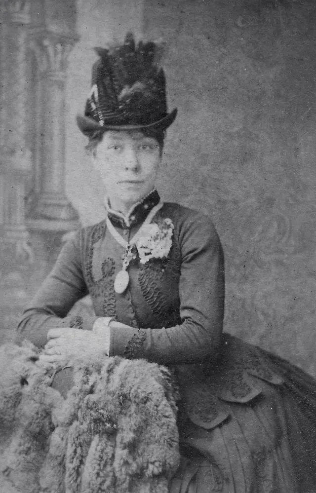 45 portraits d'élégantes femmes avec un chapeau de la fin du XIXème siècle 45 portraits delegantes femmes avec un chapeau de la fin du xixeme siecle 25 45-portraits-delegantes-femmes-avec-un-chapeau-de-la-fin-du-xixeme-siecle-25