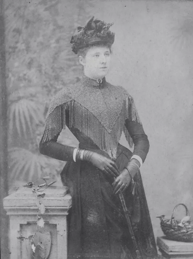 45 portraits d'élégantes femmes avec un chapeau de la fin du XIXème siècle 45 portraits delegantes femmes avec un chapeau de la fin du xixeme siecle 28 45-portraits-delegantes-femmes-avec-un-chapeau-de-la-fin-du-xixeme-siecle-28