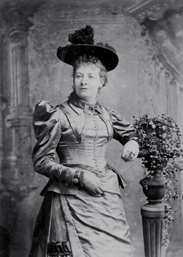 45 portraits d'élégantes femmes avec un chapeau de la fin du XIXème siècle 45 portraits delegantes femmes avec un chapeau de la fin du xixeme siecle 31 45-portraits-delegantes-femmes-avec-un-chapeau-de-la-fin-du-xixeme-siecle-31