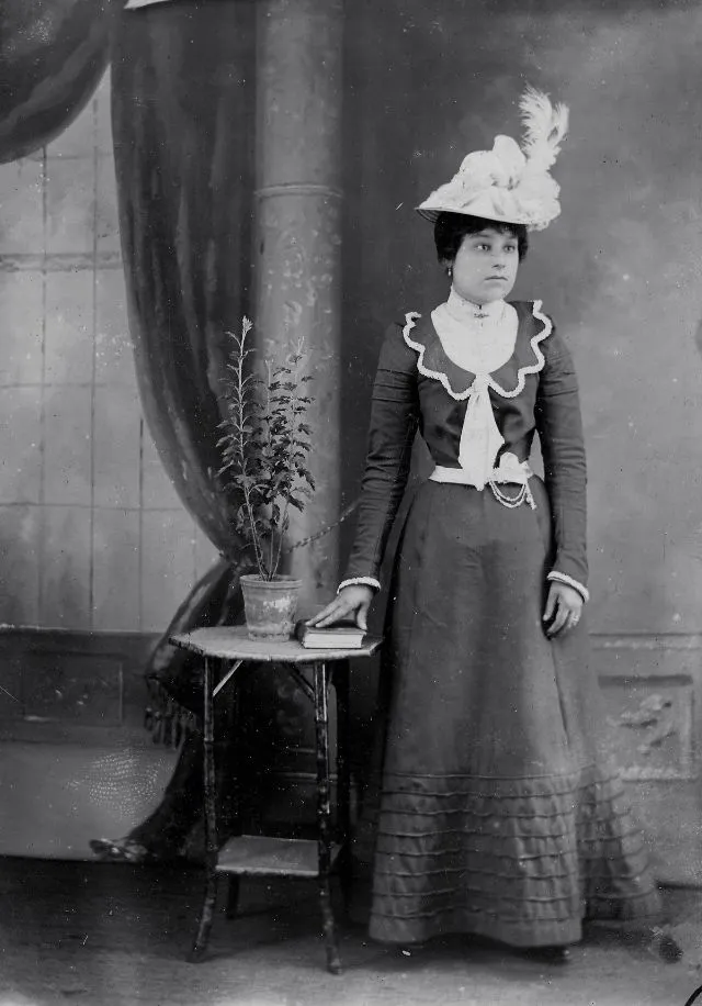 45 portraits d'élégantes femmes avec un chapeau de la fin du XIXème siècle 45 portraits delegantes femmes avec un chapeau de la fin du xixeme siecle 33 45-portraits-delegantes-femmes-avec-un-chapeau-de-la-fin-du-xixeme-siecle-33