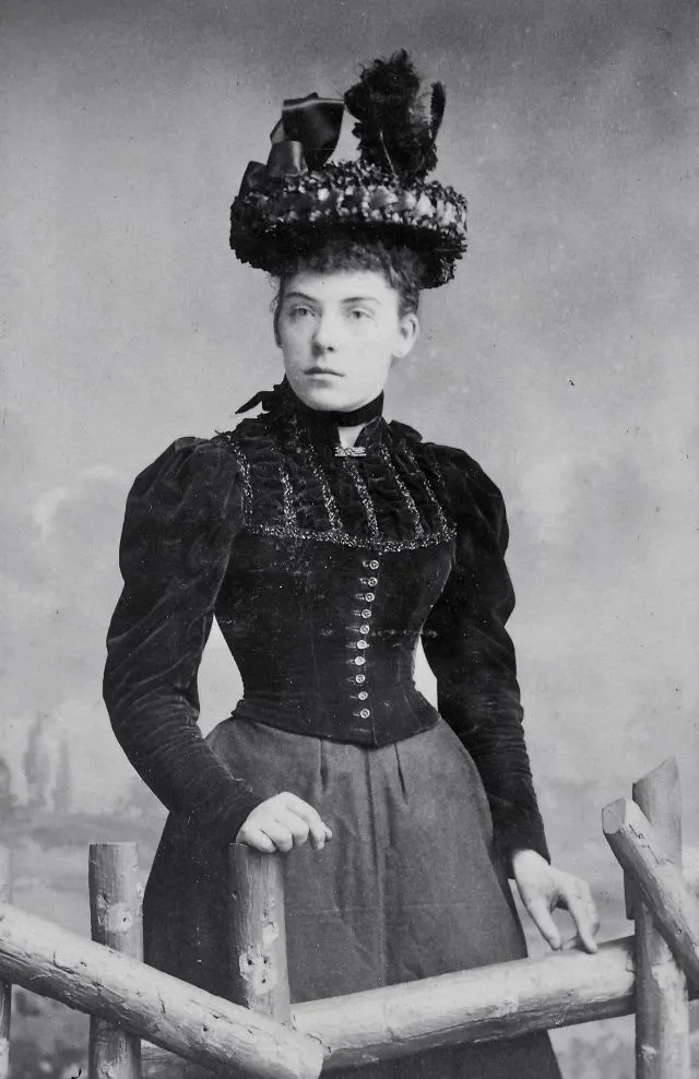 45 portraits d'élégantes femmes avec un chapeau de la fin du XIXème siècle 45 portraits delegantes femmes avec un chapeau de la fin du xixeme siecle 34 45-portraits-delegantes-femmes-avec-un-chapeau-de-la-fin-du-xixeme-siecle-34