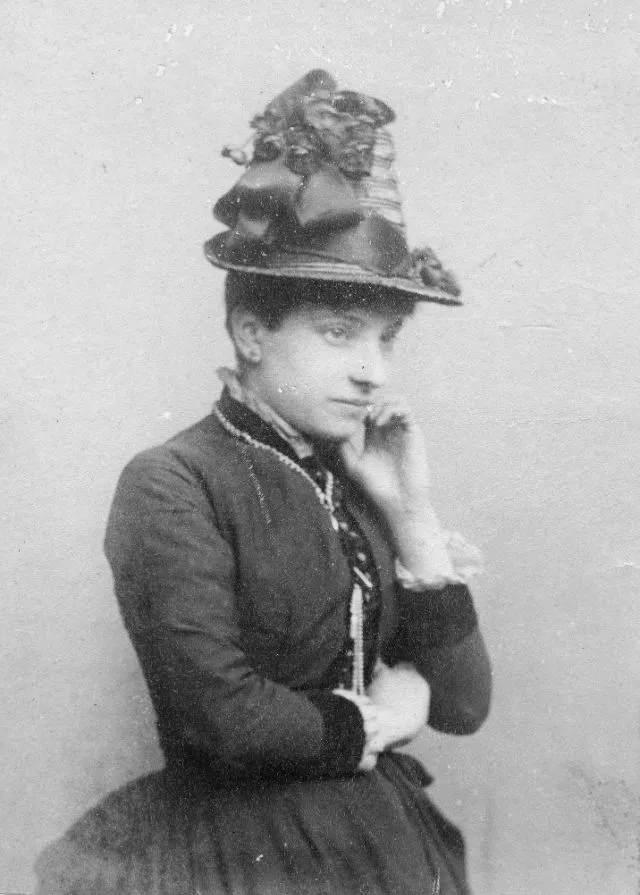 45 portraits d'élégantes femmes avec un chapeau de la fin du XIXème siècle 45 portraits delegantes femmes avec un chapeau de la fin du xixeme siecle 37 45-portraits-delegantes-femmes-avec-un-chapeau-de-la-fin-du-xixeme-siecle-37