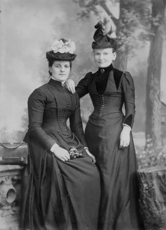 45 portraits d'élégantes femmes avec un chapeau de la fin du XIXème siècle 45 portraits delegantes femmes avec un chapeau de la fin du xixeme siecle 38 45-portraits-delegantes-femmes-avec-un-chapeau-de-la-fin-du-xixeme-siecle-38