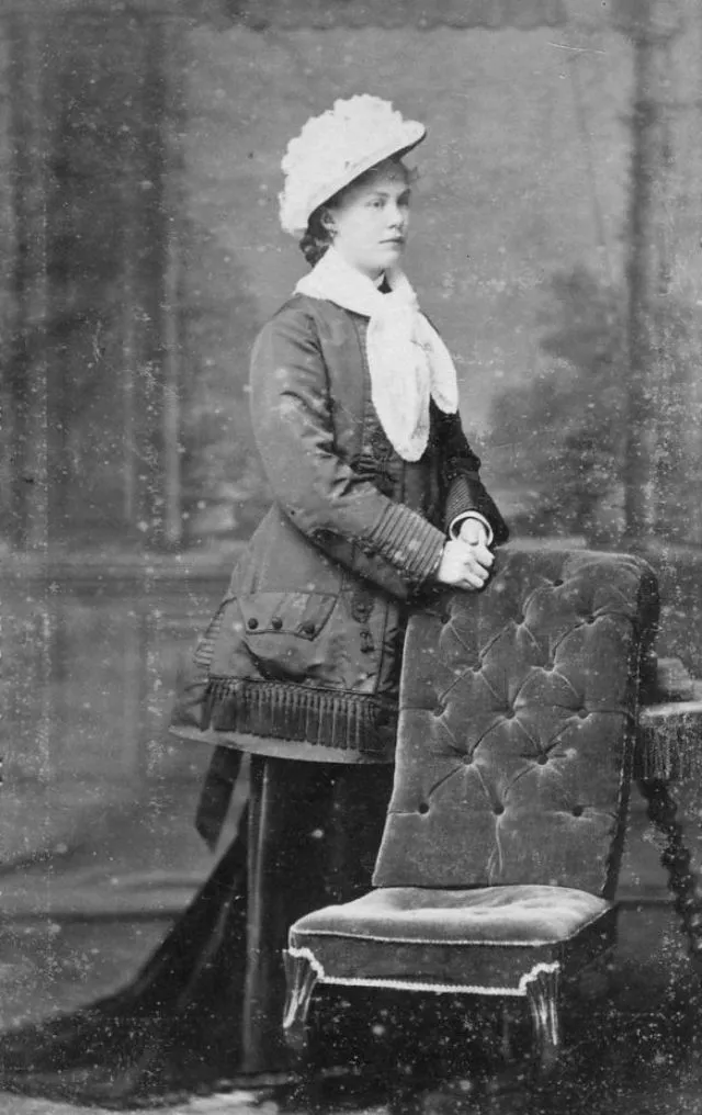 45 portraits d'élégantes femmes avec un chapeau de la fin du XIXème siècle 45 portraits delegantes femmes avec un chapeau de la fin du xixeme siecle 39 45-portraits-delegantes-femmes-avec-un-chapeau-de-la-fin-du-xixeme-siecle-39