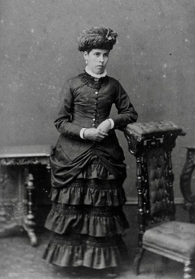 45 portraits d'élégantes femmes avec un chapeau de la fin du XIXème siècle 45 portraits delegantes femmes avec un chapeau de la fin du xixeme siecle 40 45-portraits-delegantes-femmes-avec-un-chapeau-de-la-fin-du-xixeme-siecle-40