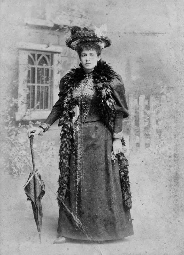 45 portraits d'élégantes femmes avec un chapeau de la fin du XIXème siècle 45 portraits delegantes femmes avec un chapeau de la fin du xixeme siecle 42 45-portraits-delegantes-femmes-avec-un-chapeau-de-la-fin-du-xixeme-siecle-42