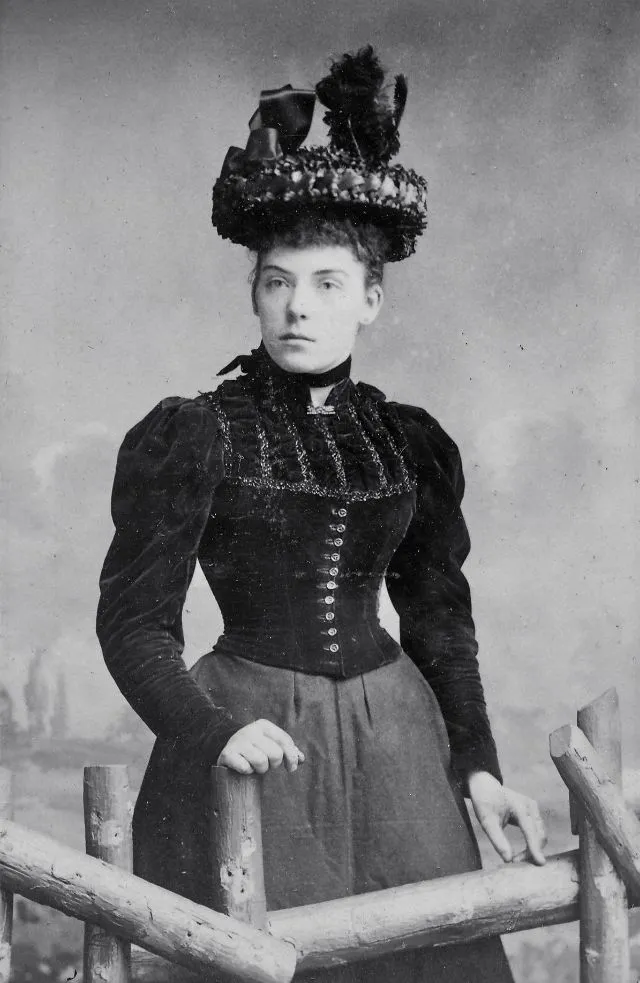 45 portraits d'élégantes femmes avec un chapeau de la fin du XIXème siècle 45 portraits delegantes femmes avec un chapeau de la fin du xixeme siecle 44 45-portraits-delegantes-femmes-avec-un-chapeau-de-la-fin-du-xixeme-siecle-44