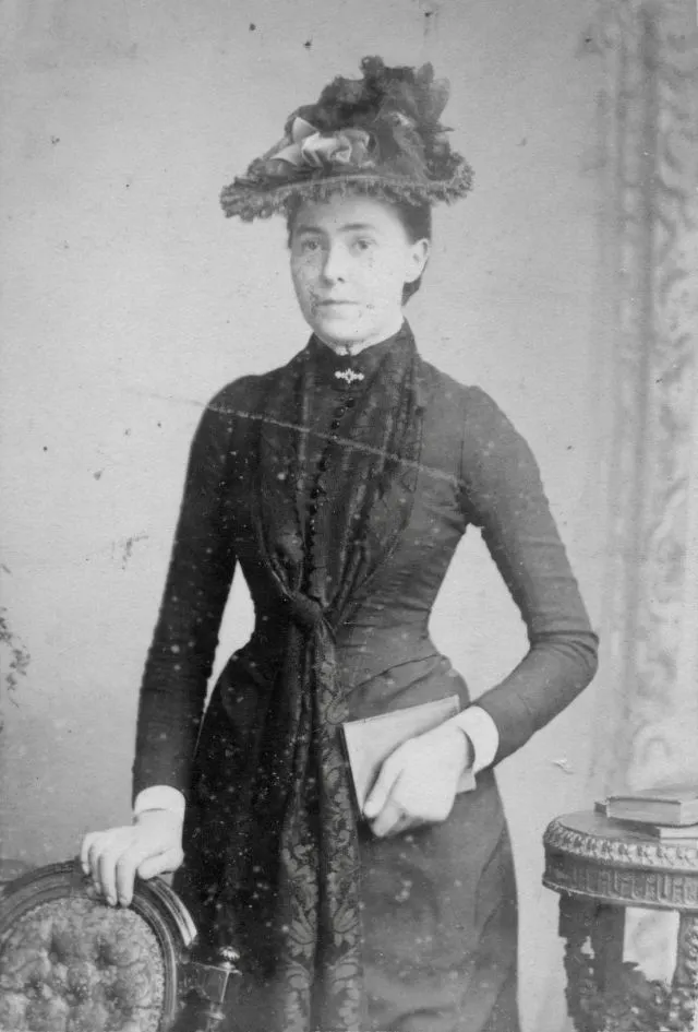 45 portraits d'élégantes femmes avec un chapeau de la fin du XIXème siècle 45 portraits delegantes femmes avec un chapeau de la fin du xixeme siecle 45 45-portraits-delegantes-femmes-avec-un-chapeau-de-la-fin-du-xixeme-siecle-45