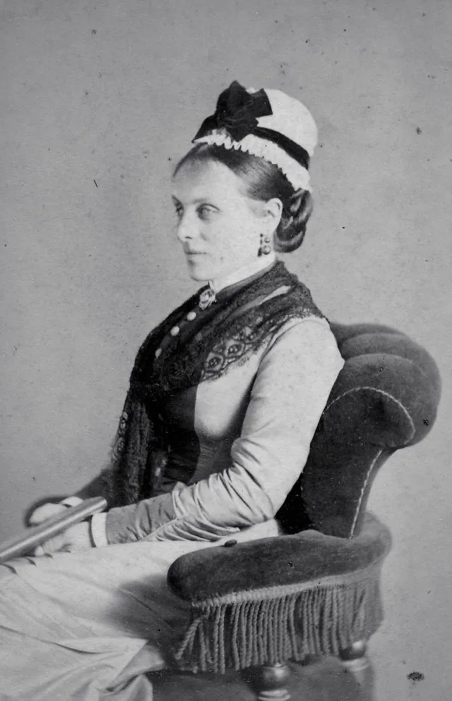 45 portraits d'élégantes femmes avec un chapeau de la fin du XIXème siècle 45 portraits delegantes femmes avec un chapeau de la fin du xixeme siecle 6 45-portraits-delegantes-femmes-avec-un-chapeau-de-la-fin-du-xixeme-siecle-6