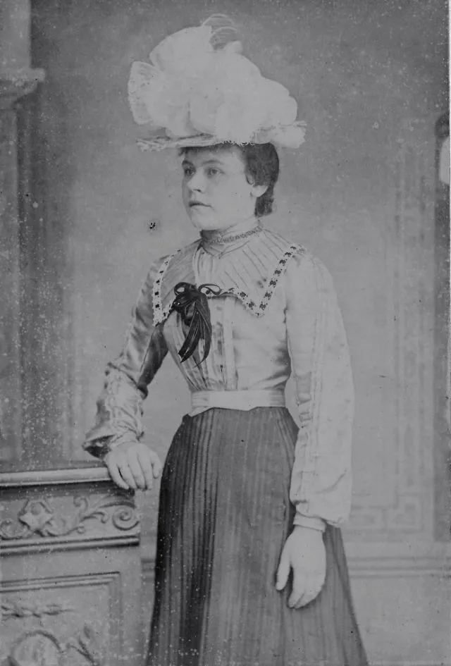 45 portraits d'élégantes femmes avec un chapeau de la fin du XIXème siècle 45 portraits delegantes femmes avec un chapeau de la fin du xixeme siecle 7 45-portraits-delegantes-femmes-avec-un-chapeau-de-la-fin-du-xixeme-siecle-7