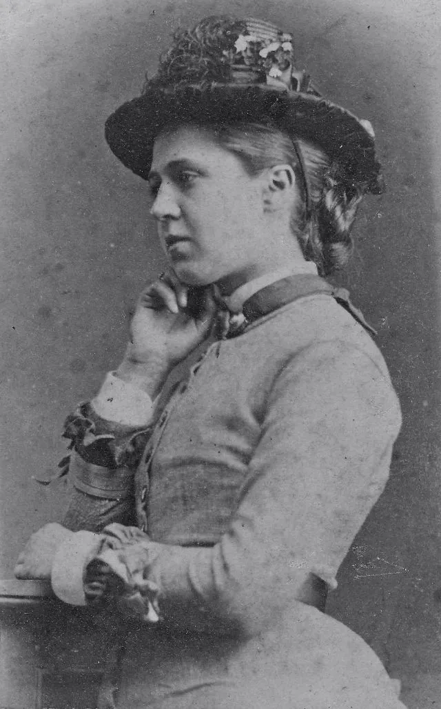 45 portraits d'élégantes femmes avec un chapeau de la fin du XIXème siècle 45 portraits delegantes femmes avec un chapeau de la fin du xixeme siecle 9 45-portraits-delegantes-femmes-avec-un-chapeau-de-la-fin-du-xixeme-siecle-9