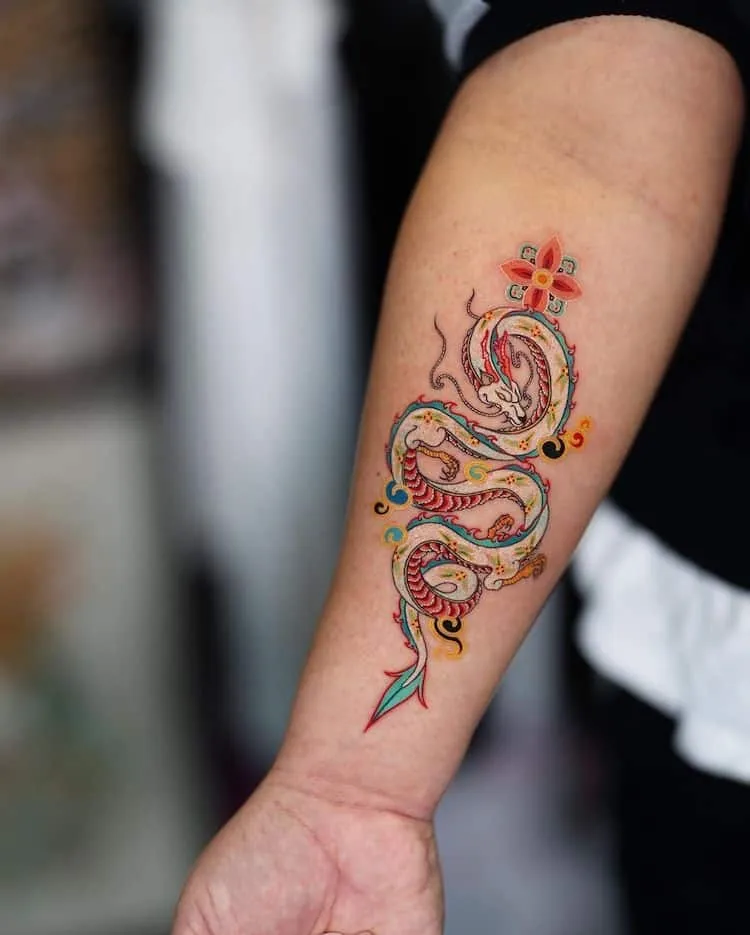 Des tatouages de motifs traditionnels dans un style moderne des tatouages de motifs traditionnels dans un style moderne pittakkm 13 des-tatouages-de-motifs-traditionnels-dans-un-style-moderne-pittakkm-13