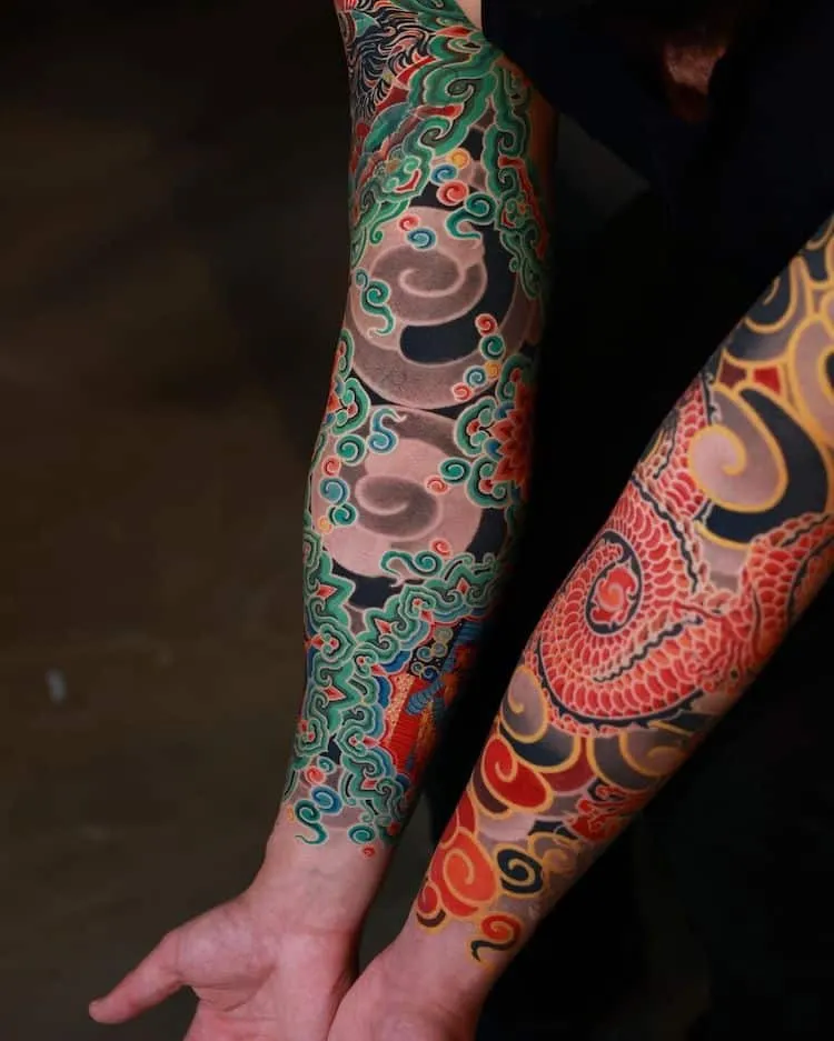 Des tatouages de motifs traditionnels dans un style moderne des tatouages de motifs traditionnels dans un style moderne pittakkm 5 des-tatouages-de-motifs-traditionnels-dans-un-style-moderne-pittakkm-5