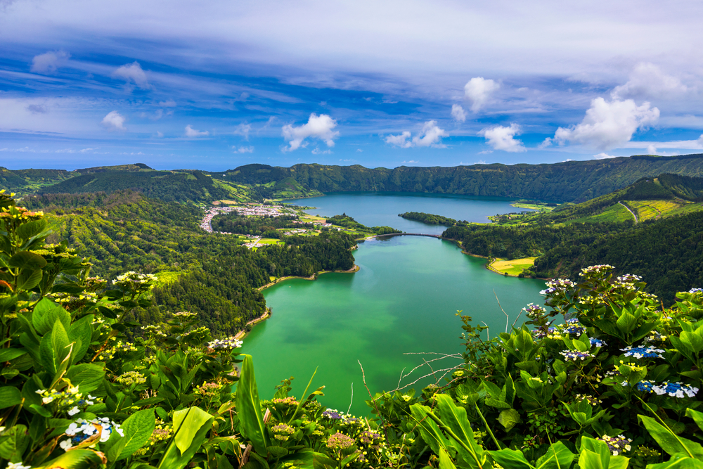 La légende des lacs jumeaux de Lagoa das Sete Cidades la legende des lacs jumeaux de lagoa das sete cidades 3 la-legende-des-lacs-jumeaux-de-lagoa-das-sete-cidades-3