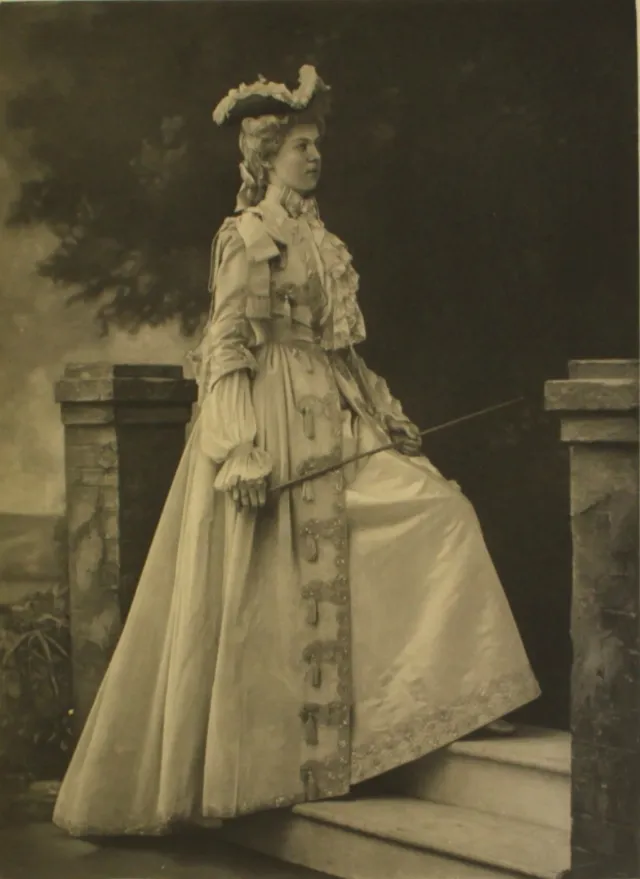 La noblesse costumée du bal de Devonshire House de 1897 la noblesse costumee du bal du devonshire house de 1897 1 lady alexandra acheson la-noblesse-costumee-du-bal-du-devonshire-house-de-1897-1-lady-alexandra-acheson.