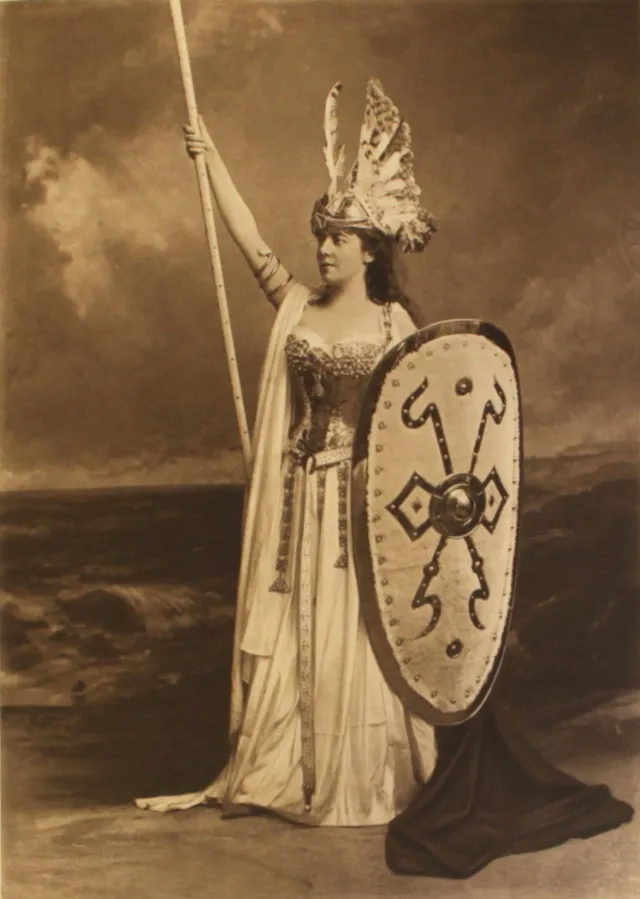 La noblesse costumée du bal de Devonshire House de 1897 la noblesse costumee du bal du devonshire house de 1897 13 mme leslie a-noblesse-costumee-du-bal-du-devonshire-house-de-1897-13-mme-leslie.