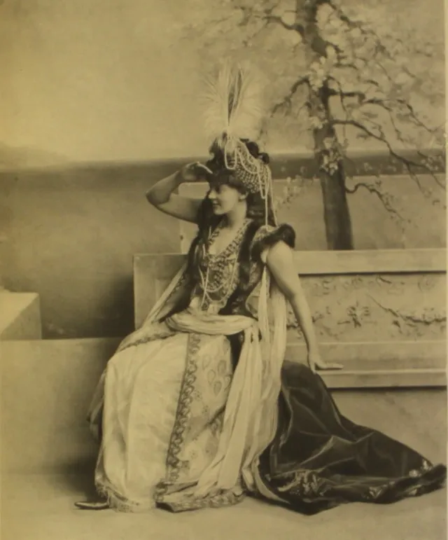 La noblesse costumée du bal de Devonshire House de 1897 la noblesse costumee du bal du devonshire house de 1897 25 lady alexandra colebrooke la-noblesse-costumee-du-bal-du-devonshire-house-de-1897-25-lady-alexandra-colebrooke.webp