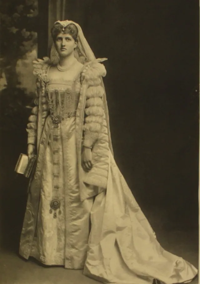 La noblesse costumée du bal de Devonshire House de 1897 la noblesse costumee du bal du devonshire house de 1897 5 lady katharine scott a-noblesse-costumee-du-bal-du-devonshire-house-de-1897-5-lady-katharine-scott.