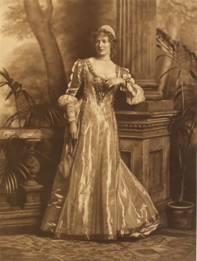 La noblesse costumée du bal de Devonshire House de 1897 la noblesse costumee du bal du devonshire house de 1897 8 lady Southampton la-noblesse-costumee-du-bal-du-devonshire-house-de-1897-8-lady-Southampton