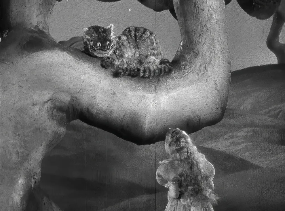 Alice au pays des merveilles version 1933, un vieux film devenu presque terrifiant la version d alice au pays des merveilles terrifiante de 1933 video 5 la-version-d-alice-au-pays-des-merveilles-terrifiante-de-1933-video-5